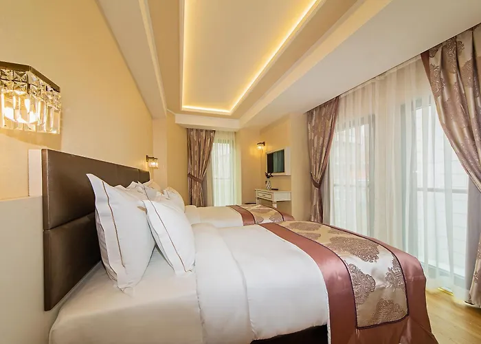 Grand Naki Hotel